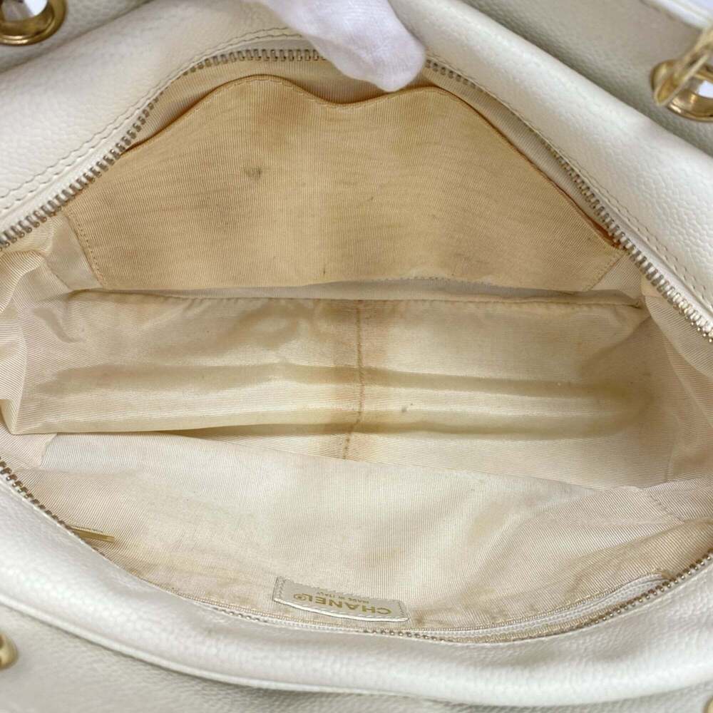 CHANEL White Caviar Leather Tote Bag - Picture 4 of 12